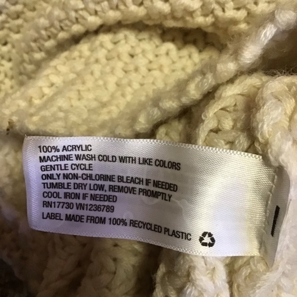 3 for 20 $ bundle Fringed boho xhilaration sweater - Picture 4 of 9